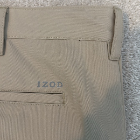 NWOT Men’s IZOD 44 waist khaki golf shorts. - Picture 3 of 5
